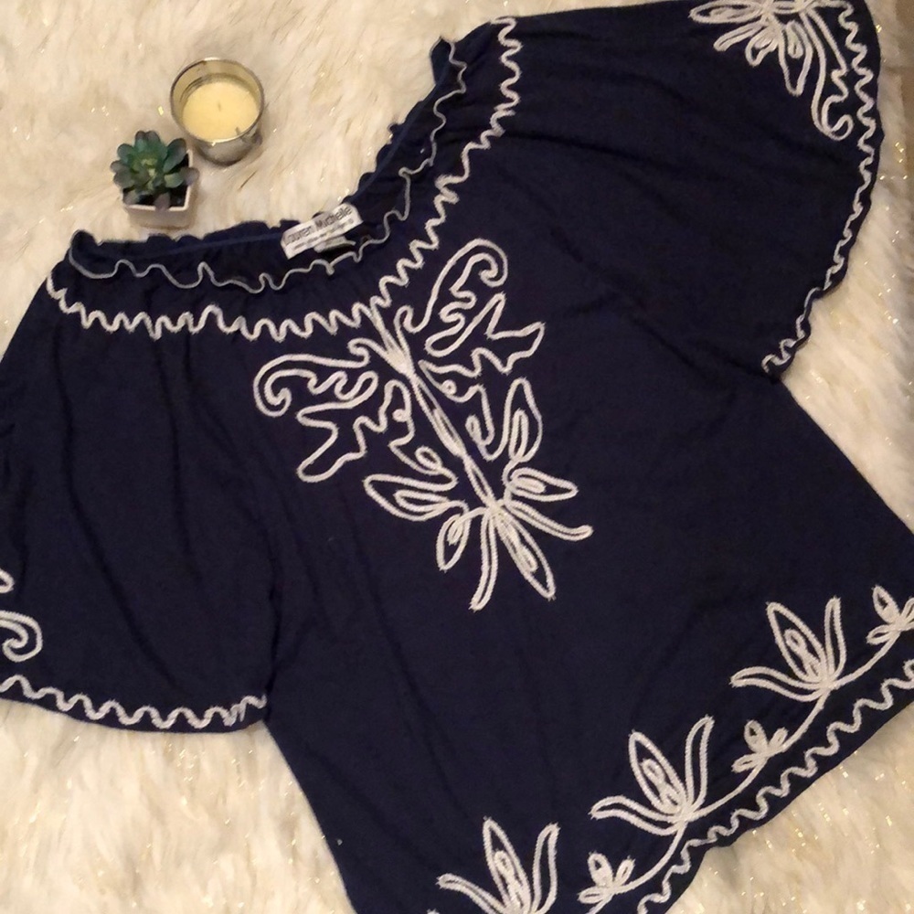 𝅺OFF the shoulder shirt! By Lauren Michelle
